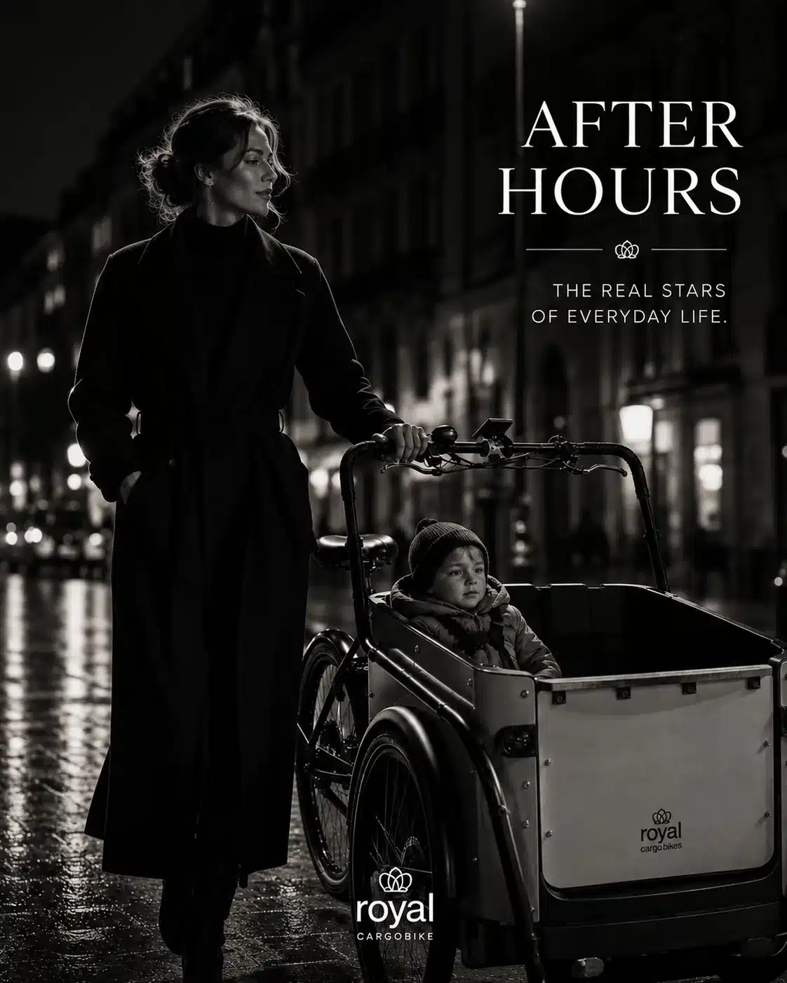 After Hours – mamma går genom kvällsstaden med barn i Royal Cargobike