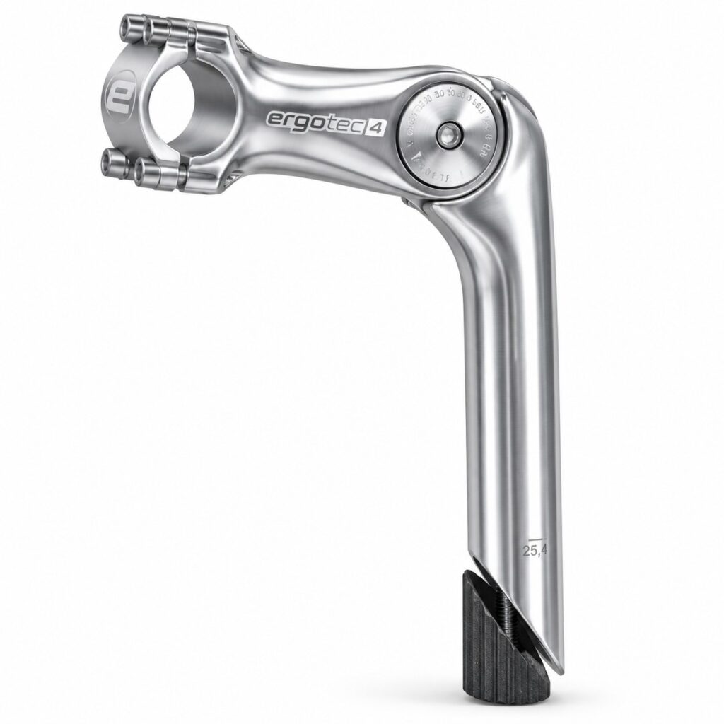 En silverfärgad, justerbar Ergotec 4-cykelstam i quill-utförande, med markeringar för vinkeljustering och en klämstorlek på 25,4 mm, avbildas mot en enfärgad vit bakgrund – ett perfekt komplement till komponenter som Styrstam Babboe Big Dog Transporter E.