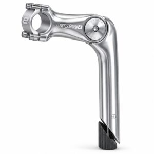En silverfärgad, justerbar Ergotec 4-cykelstam i quill-utförande, med markeringar för vinkeljustering och en klämstorlek på 25,4 mm, avbildas mot en enfärgad vit bakgrund – ett perfekt komplement till komponenter som Styrstam Babboe Big Dog Transporter E.
